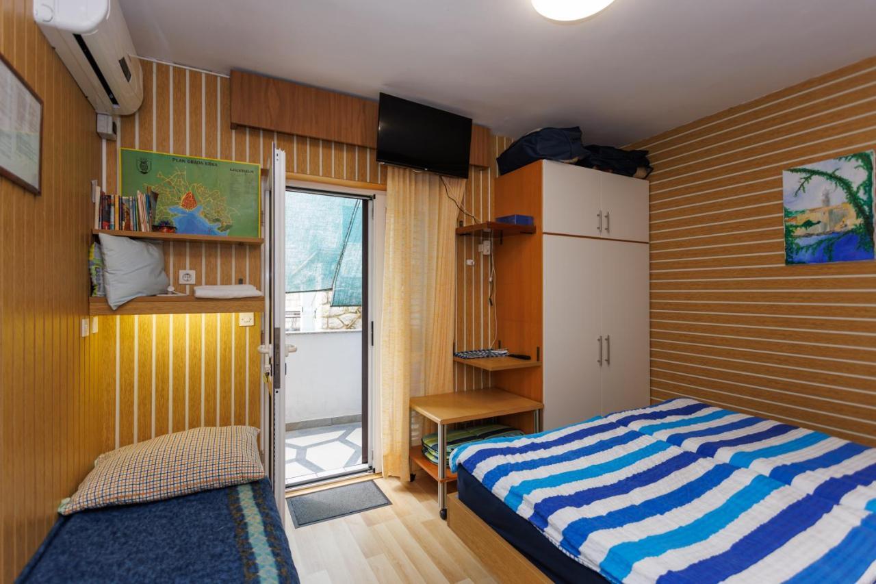 Apartments Pika Krk Town Eksteriør bilde