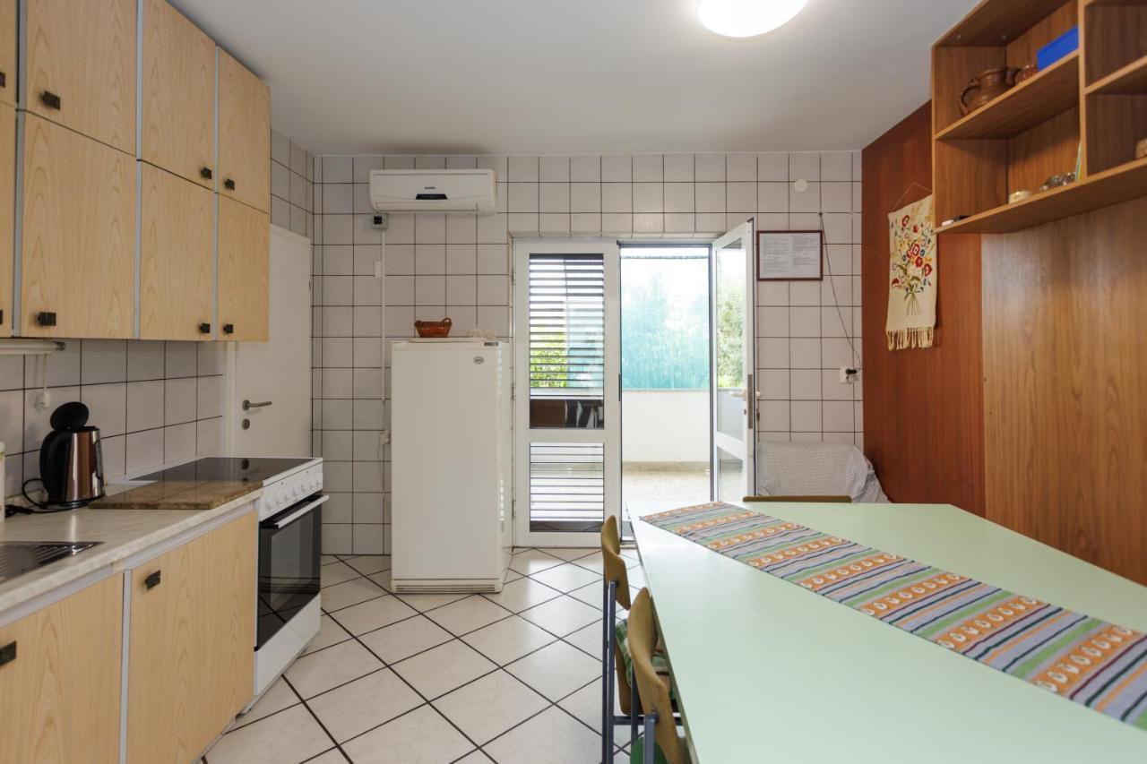 Apartments Pika Krk Town Eksteriør bilde