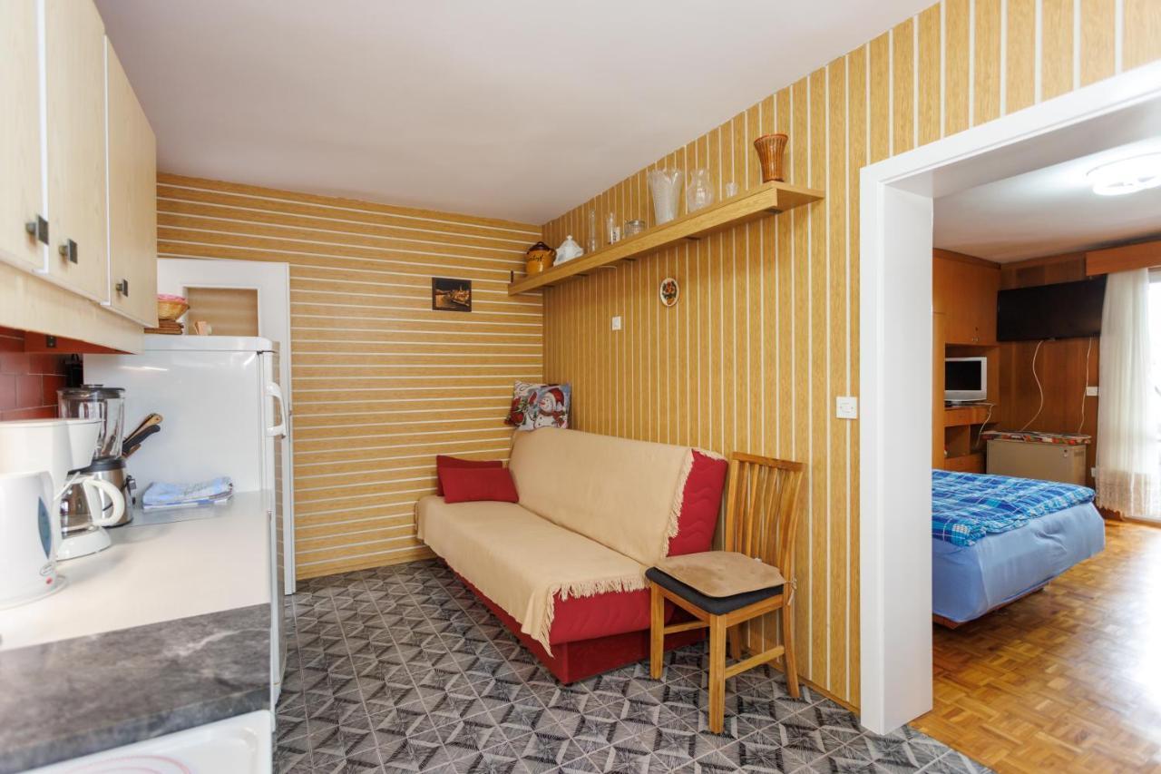 Apartments Pika Krk Town Eksteriør bilde
