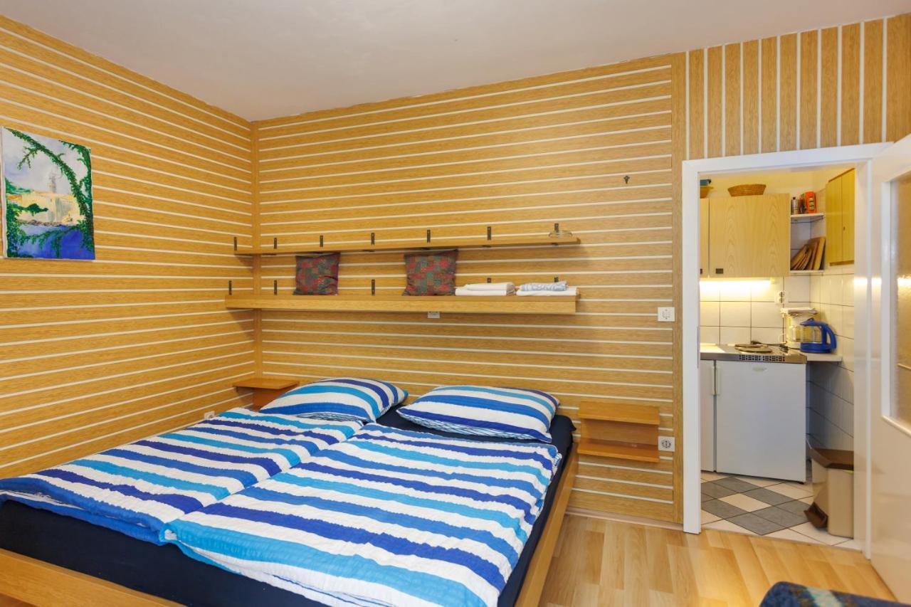 Apartments Pika Krk Town Eksteriør bilde